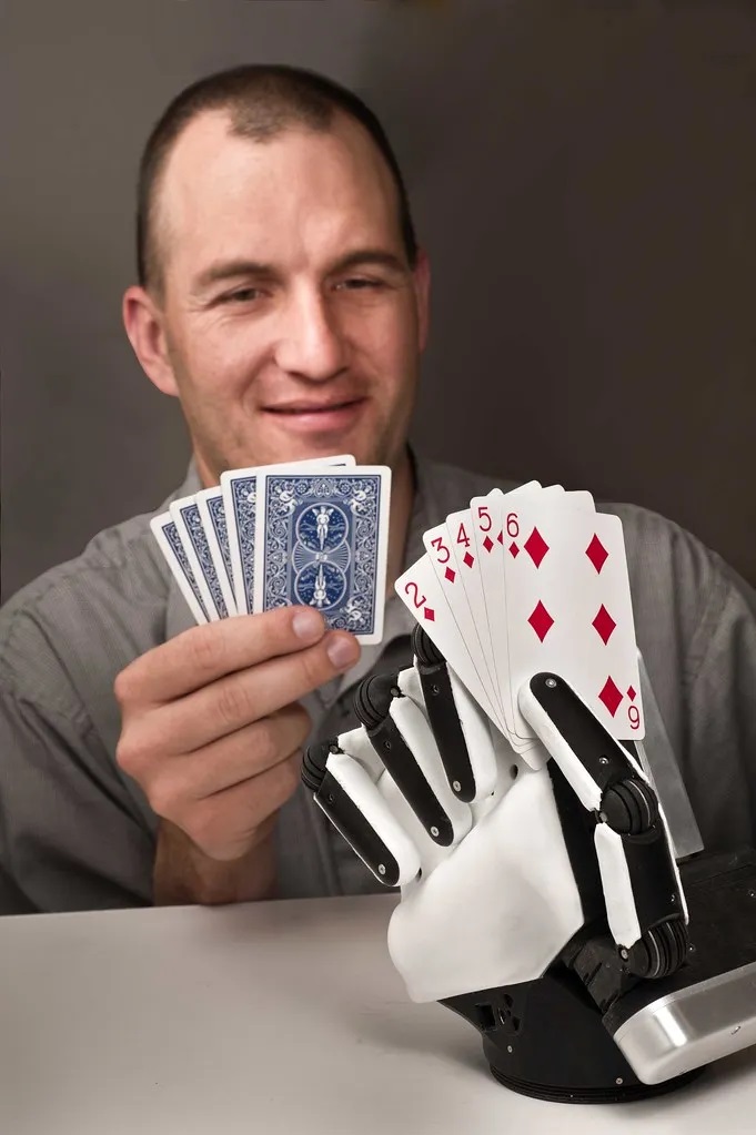Robotic hand with cards