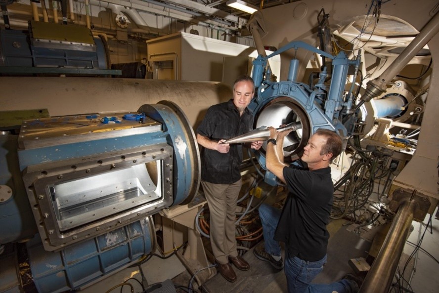 Workers in the hypersonic wind tunnel