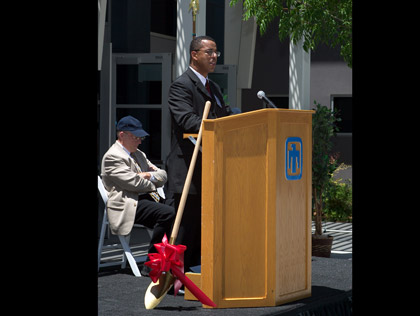 Sandia CIO Ken Washington and David Crandall, NNSA deputy assistant administrator for research, development, and simulation, at the opening ceremony for DISL, 2004