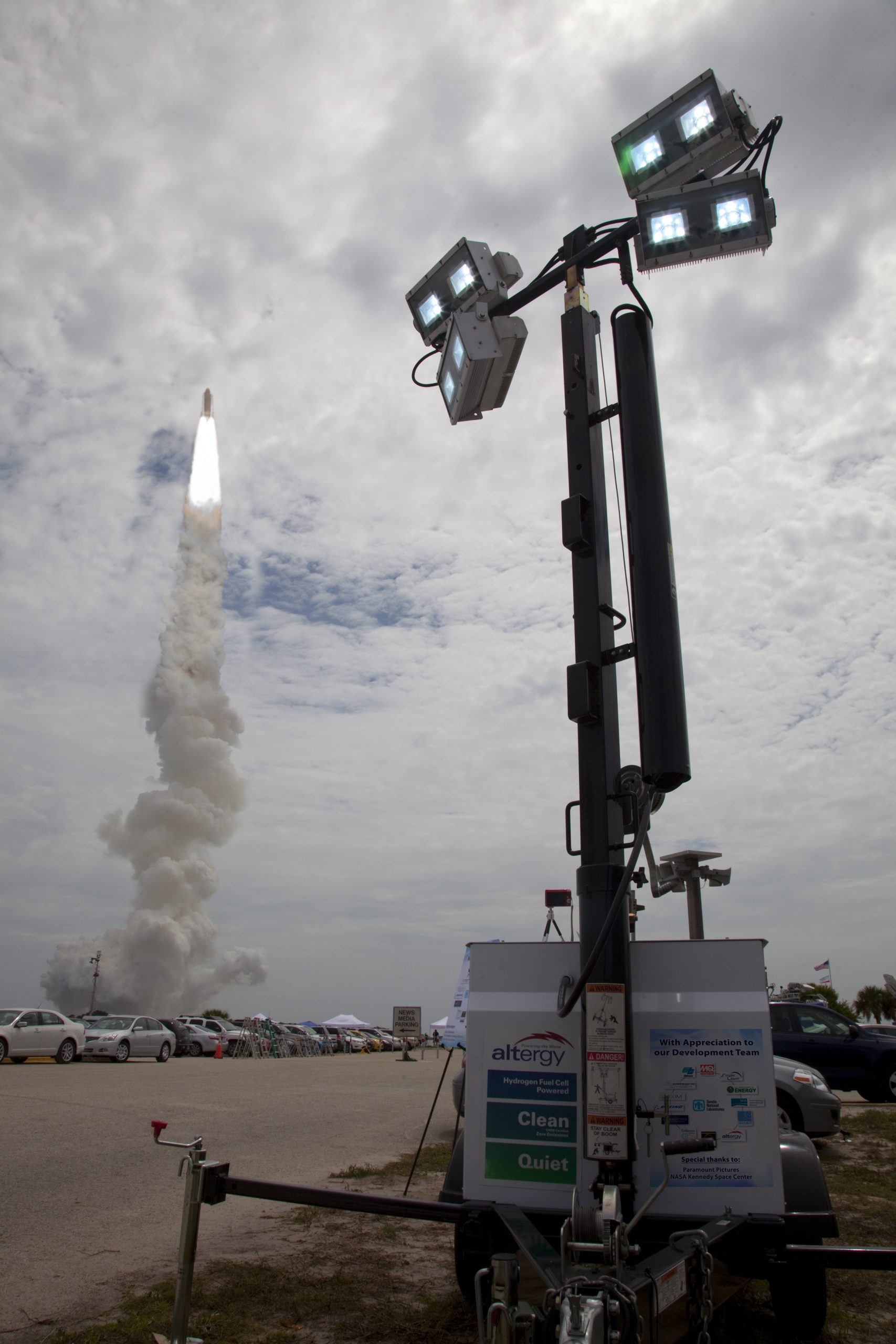 Developed by Sandia National Laboratories and several industry partners, the fuel cell mobile light offers a cleaner, quieter alternative to diesel-powered units. As seen here (top center), the system has been used by airport construction personnel at San Francisco International Airport and in other applications. 