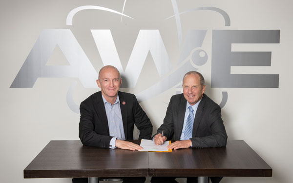 Dave Chambers and Steve Girrens sign agreement