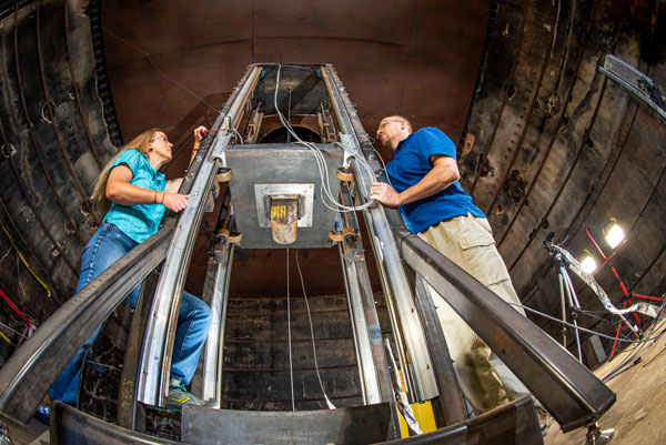 sandia engineers set up test in battery drop tower