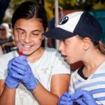 kids conduct chemical experiment