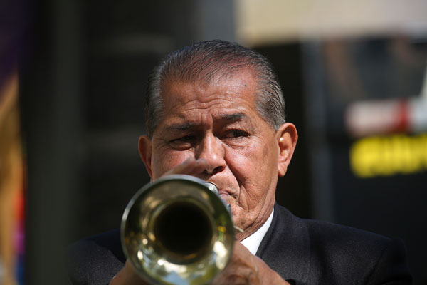 musician plays trumpet