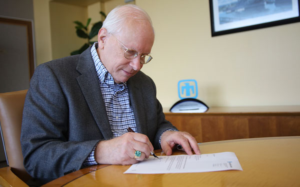 Labs Director Steve Younger signs annual assessment letter