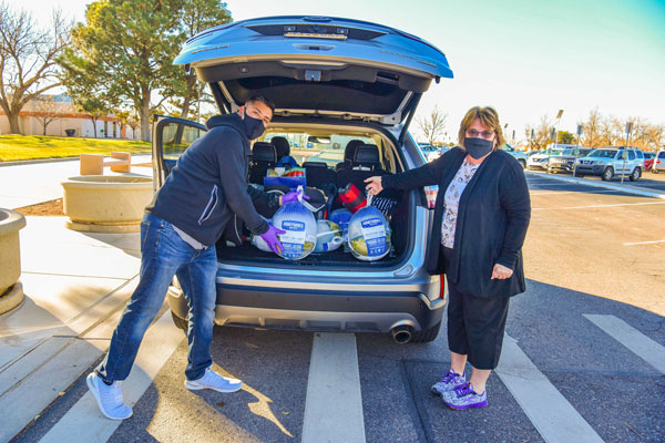 volunteers unload turkeys from car trunk