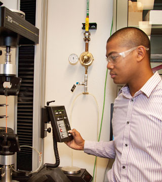 SANDIA’S GREG WHITE (1835) has been selected by the National Action Council for Minorities in Engineering for New Faces in Engineering, a recognition program the National Engineers Week Foundation began in 2003 to highlight the work of young engineers. (Photo by Lloyd Wilson)