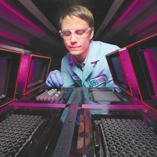 Stan Langevin (8623) optimizes DNA hybridization conditions to suppress high abundant host DNA using time-consuming standard benchtop methods. Microfluidic-based normalization will eliminate tedious benchtop protocols combining DNA hybridization and hydroxyapatite chromatography on a single platform. (Photo by Randy Wong)