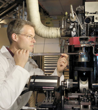 Image of <p>Using new optical diagnostic techniques, Mark Musculus (8362) and his colleagues identified the sources of key pollutants from LTC engines. Understanding how LTC works as a combustion technique may lead to broader use of cleaner diesel engines. (Photo by Dino Vournas)</p>