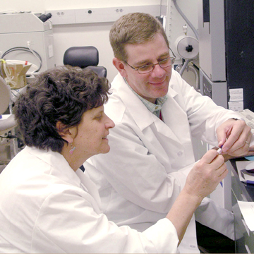 CURTIS MOWRY (1822) and Ellen Loehman from Jefferson Middle School load gas chromatograph autosampler for surface acoustic wave (SAW) device testing.