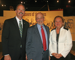 INNOVATION PARTNERSHIP — Albuquerque Mayor Richard J. Berry, left, Sandia President and Laboratories Director Paul Hommert, and Lisa Kuuttila, CEO of the University of New Mexico’s Science and Technology Center and chief economic development officer, spoke at a news conference announcing Sandia’s planned C3 partnerships and tech transfer center. Paul said C3 will support the city’s and UNM’s Innovation District and Innovate ABQ initiatives. Berry and Kuuttila welcomed Sandia’s participation in the innovate movement. (Photo by Linda von Boetticher)