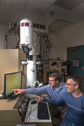 SYNTHESIZING TiO2 NANOPARTICLES — Dale Huber (1132), left, and Todd Monson (1114) have come up with an inexpensive way to synthesize titanium dioxide nanoparticles, which could be used in everything from solar cells to light-emitting diodes. 			(Photo by Randy Montoya)