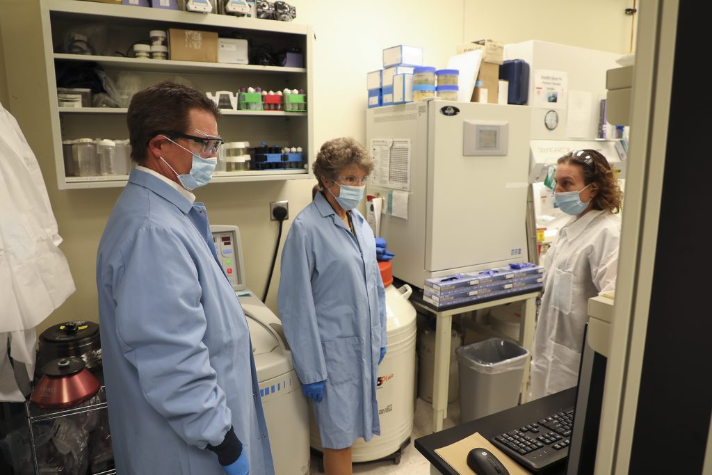 Image of James Peery and Dori Ellis visit the COVID-19 diagnostics lab