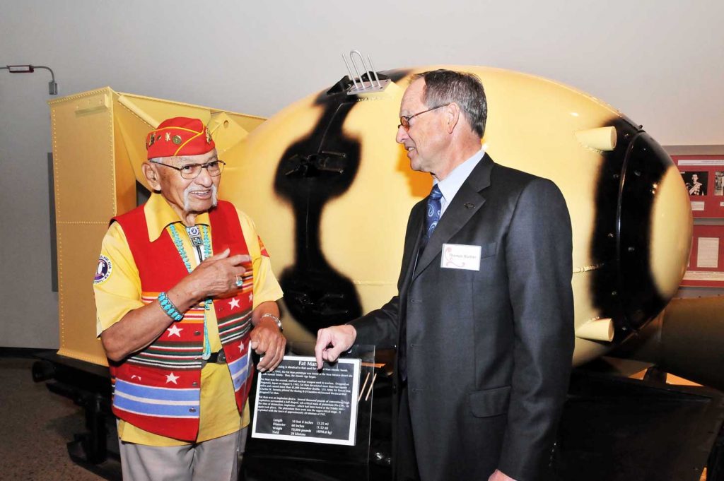 Image of Navajo Code Talker and then-Labs Director Tom Hunter