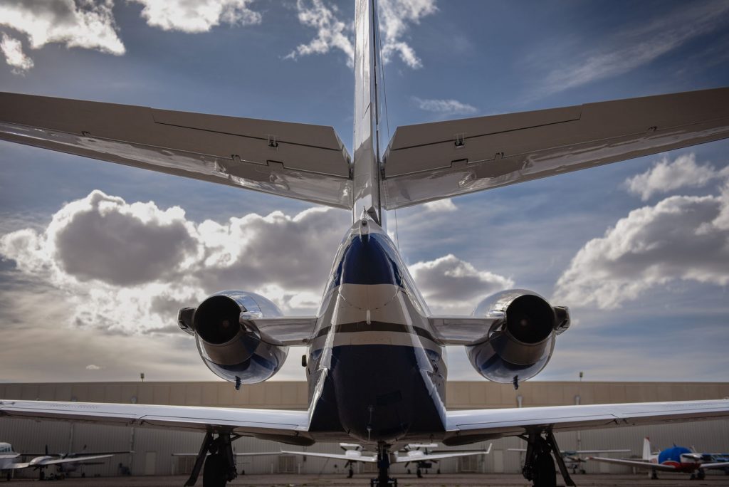 Image of Plane on the runway at Albuquerque Sunport