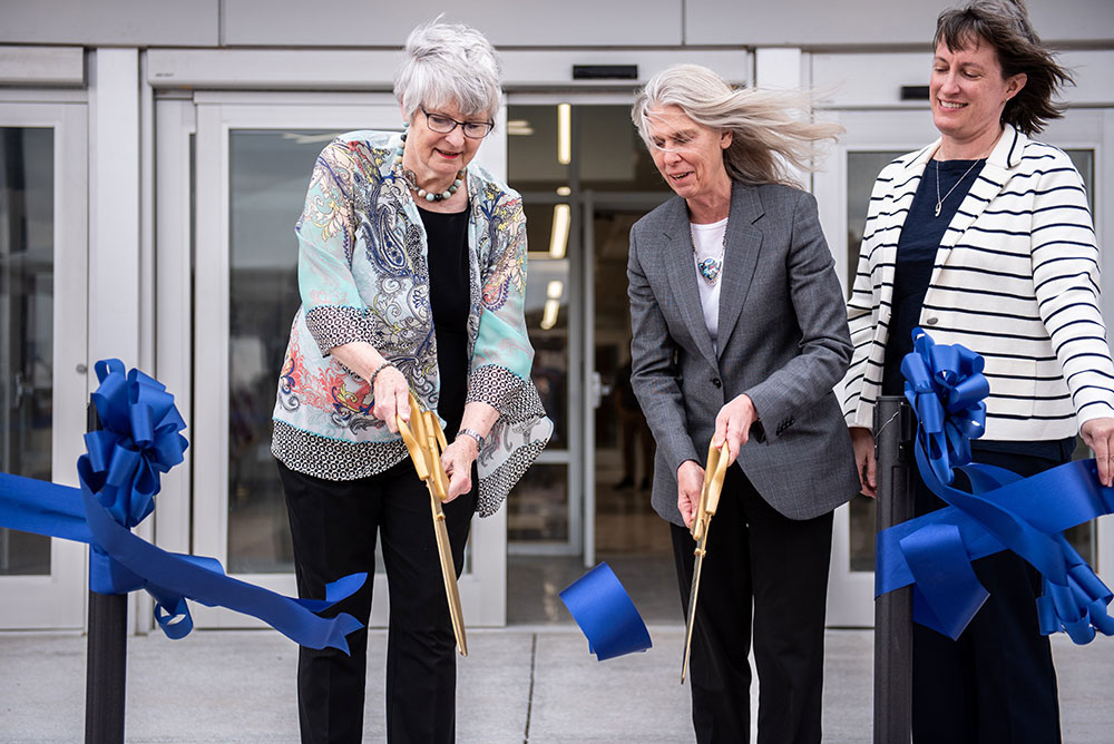 Image of Jill Hruby cuts ribbon at opening of new NNSA center in Albuquerque