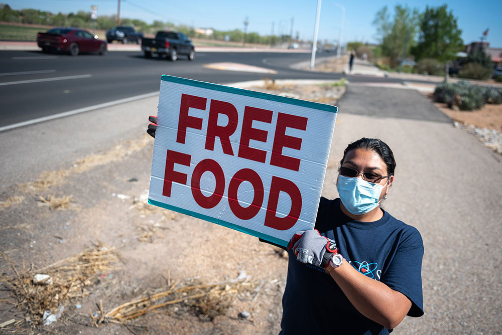 Image of Sandia volunteers at Roadrunner Food Bank's mobile food pantry