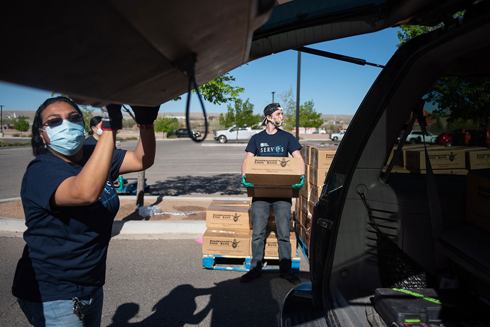 Image of Sandia volunteers at Roadrunner Food Bank's mobile food pantry