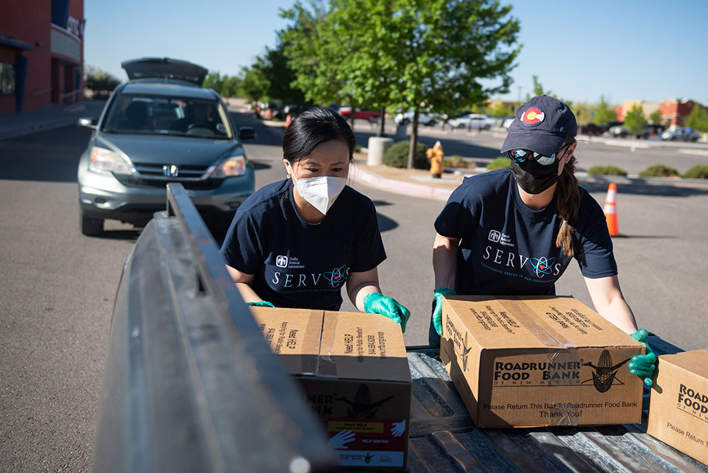 Image of Sandia volunteers at Roadrunner Food Bank's mobile food pantry