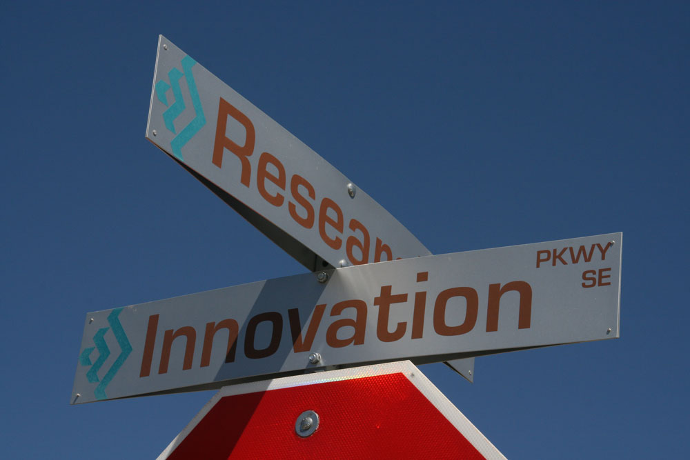 CROSSROADS OF INNOVATION — The Sandia Science & Technology Park, associated with the Labs and located adjacent to Kirtland Air Force Base, continues to be a major contributor to Albuquerque’s regional economy, according to a new, independent report. (Photo by Linda von Boetticher)