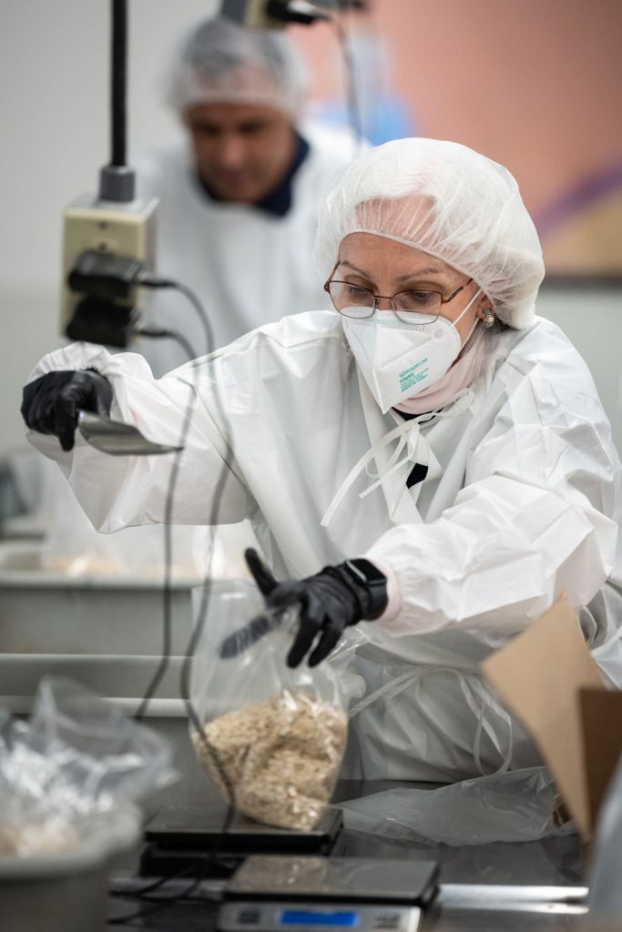 Image of Director Sarah Allendorf volunteers during Sandia's Fall Leadership Forum