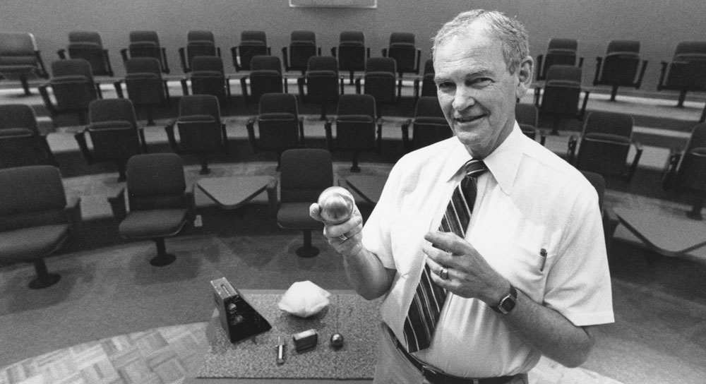KNOWLEDGE TRANSFER — Trainer Dick Brodie in a classroom. (Photo courtesy of the Sandia corporate archives)