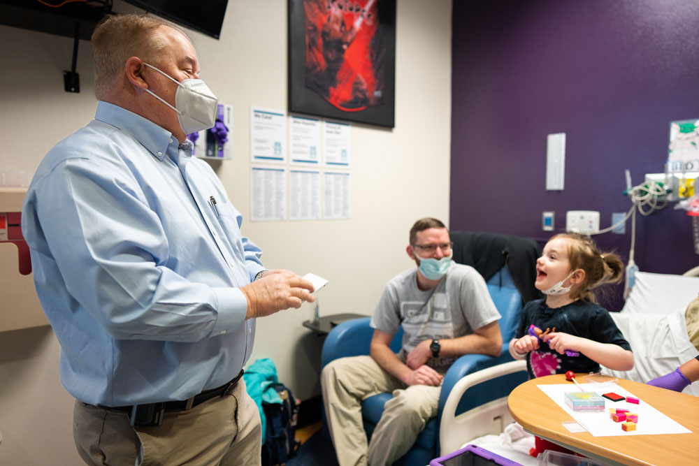 LIFTED SPIRITS — Executive Labs Director and Chief Information Officer John Zepper demonstrates how various computer parts relate to the human body during his visit to UNM Children’s Hospital. (Photo by Craig Fritz)