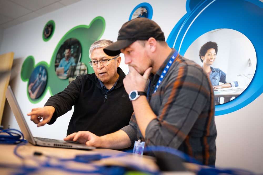 TECH SOLUTIONS — Stan Atcitty, leader of Sandia’s Energy Storage Power Electronics subprogram, left, is helped by Donavan Moore, a member of the support staff at the Swift Bar in IPOC. (Photo by Craig Fritz)