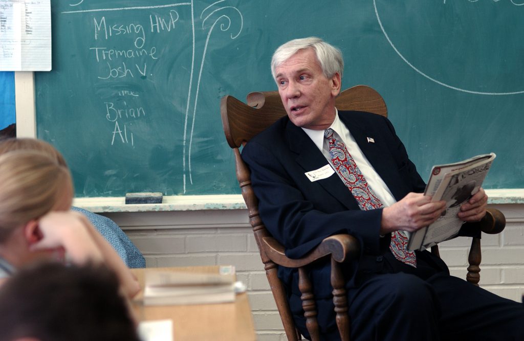 Image of Paul Robinson reading.JPG - Original File