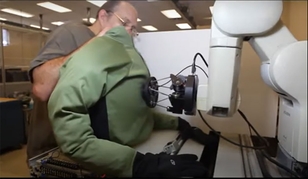MEDICAL ADVANCES ON THE BATTLEFIELD — Dynamic Structures and Materials demonstrates the use of its compact hexapod, designed to respond quickly to movement in a patient while being examined through ultrasound in a dynamic environment like the battlefield. (Photo courtesy of Dynamic Structures and Materials)