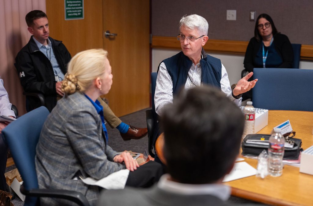 <strong>LEADERSHIP CHAT</strong>&nbsp;—&nbsp;NNSA Administrator Brandon Williams, right, speaks with Labs Director Laura McGill, left, during a briefing while visiting the Labs. (Photo by Craig Fritz)