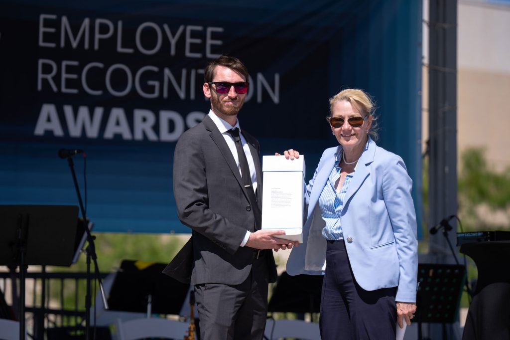 <strong>INDIVIDUAL WIN</strong> — Laura McGill presents Eric Markham with an Individual Labs Director’s Award for Innovation. (Photo by Craig Fritz)