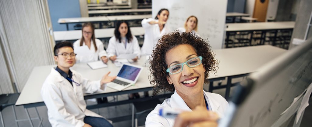 Image of Tutor Teaching in an University Laboratory Classroom